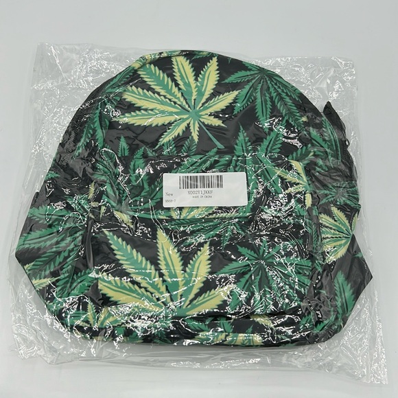 NWT Allover Mary Jane Leaf Patter Mini Bookbag Purse - Picture 3 of 8